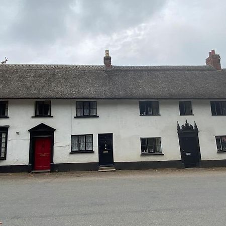 Otterton Thatched Cottage, Beautiful Village Near The Sea מראה חיצוני תמונה